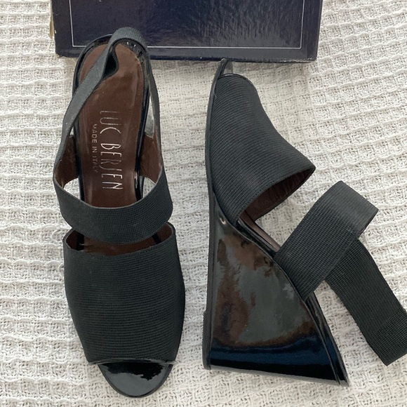 Vintage Luc Berjen Wedge Sandal in Black Patent - Size 7M - Picture 1 of 6